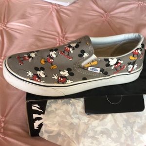 Women’s vans Disney Mickey size 8.5